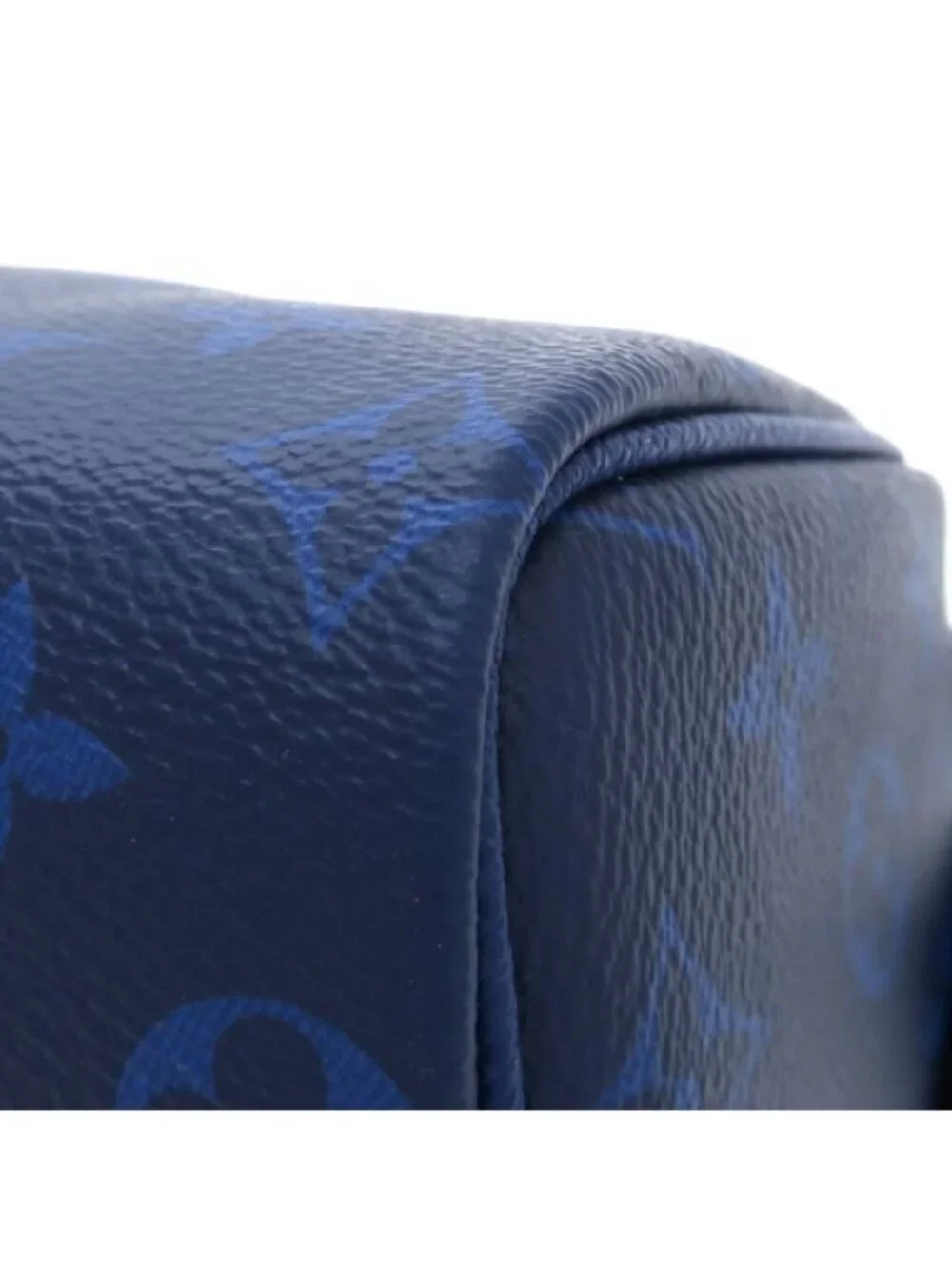 Louis Vuitton Taiga Llama Dopp Kit Handbag